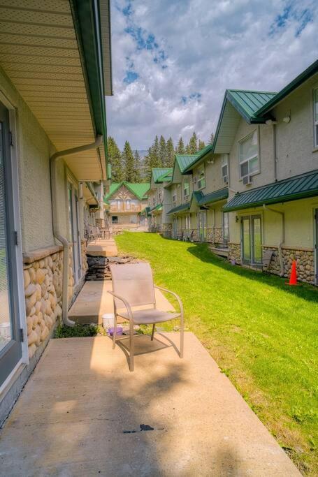 5 Mins To Banff - Cozy Townhome 2Br&2Bath - Banff Pass Included Canmore Exterior foto